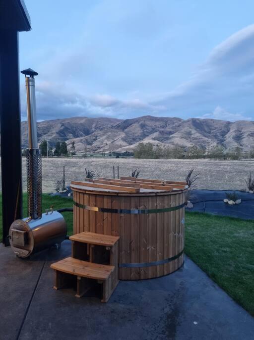 Вілла Relax In Rural Wanaka Queensberry Екстер'єр фото